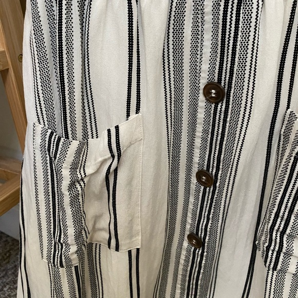 White stripped dress - Picture 4 of 4